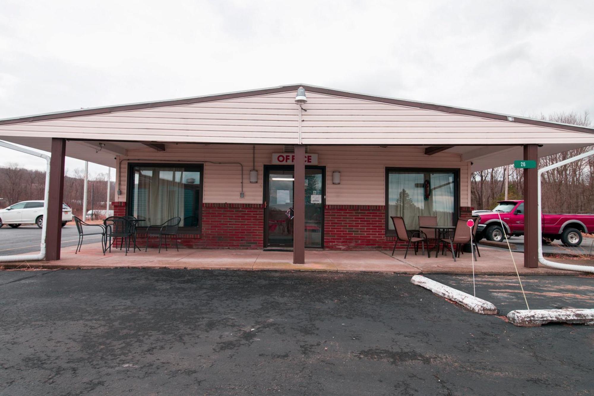 Oyo Hotel Dalton Pa I-81 Craig Exterior photo